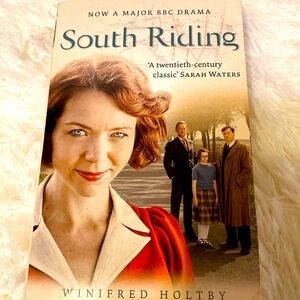 SOUTH RIDING - A Twentieth Century Classic - WINIFRED HOLTBY EUC
